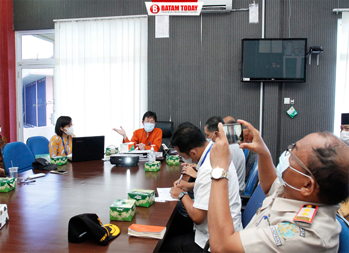 Direktur RSUD EHD saat melalukan rapat dengan rombongan Kementerian Kesehatan RI